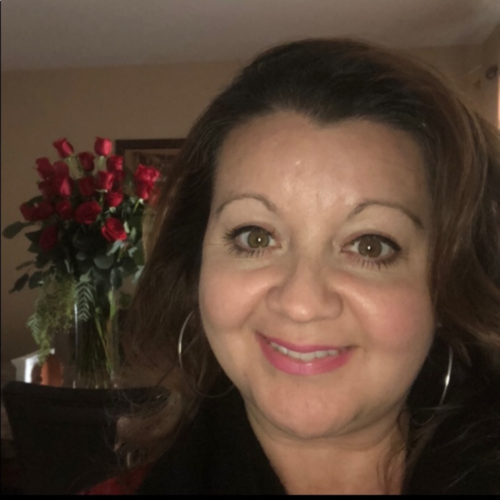 Meet your Posher, Claudia